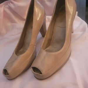 A2 by Aerosols size 9.5 m women's shoes